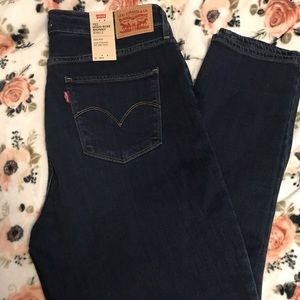Women’s Levi jeans